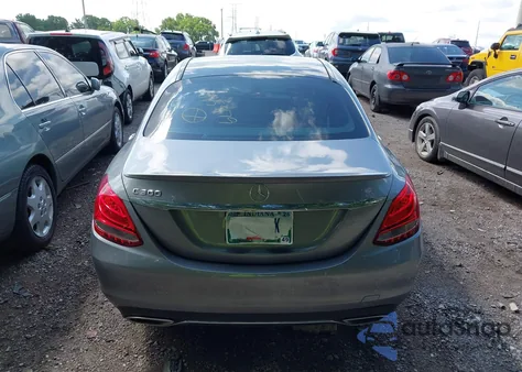 2016 Mercedes-Benz C 300 Luxury/Sport из США, поврежденный, VIN 55SWF4JB5GU115879